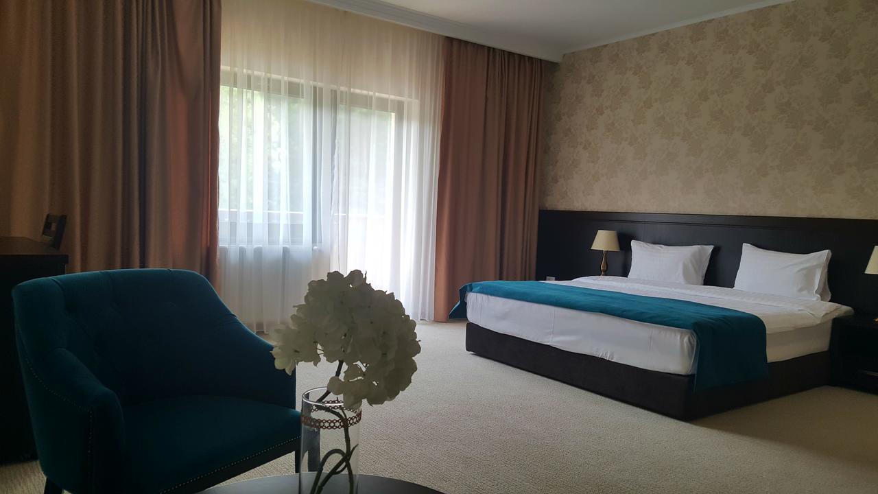 Отель Flori De Mar Пояна-Мэрулуй Экстерьер фото